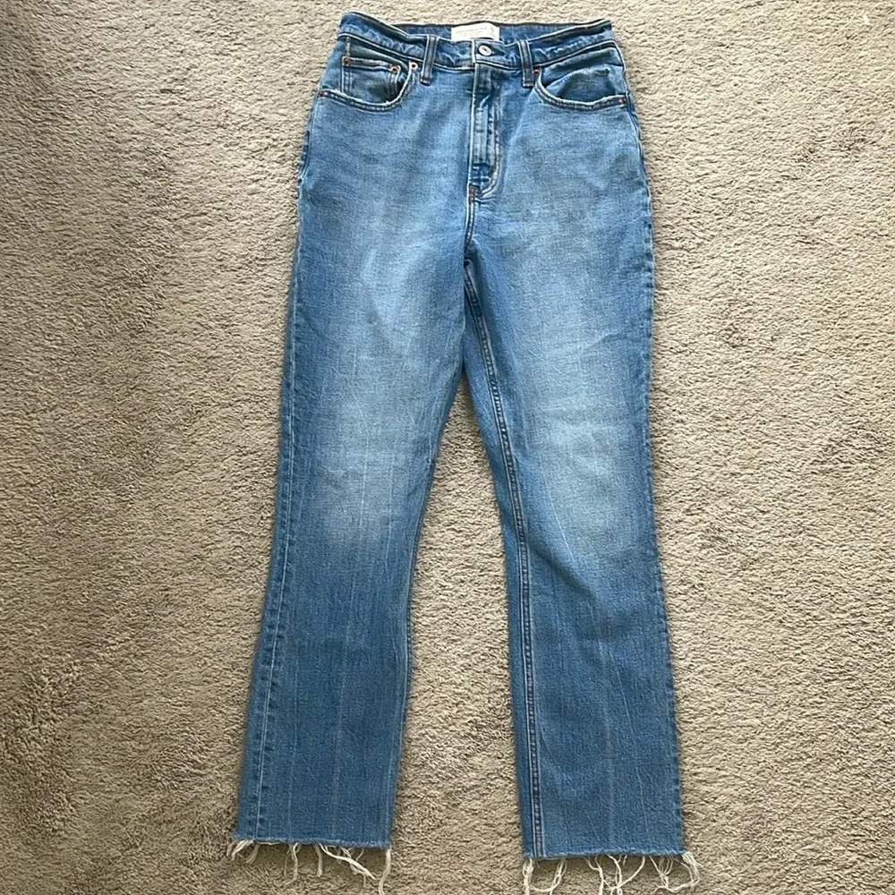 Abercrombie & Fitch Curve Love The 90’s Slim Straight Ultra High Rise Size 27/4S